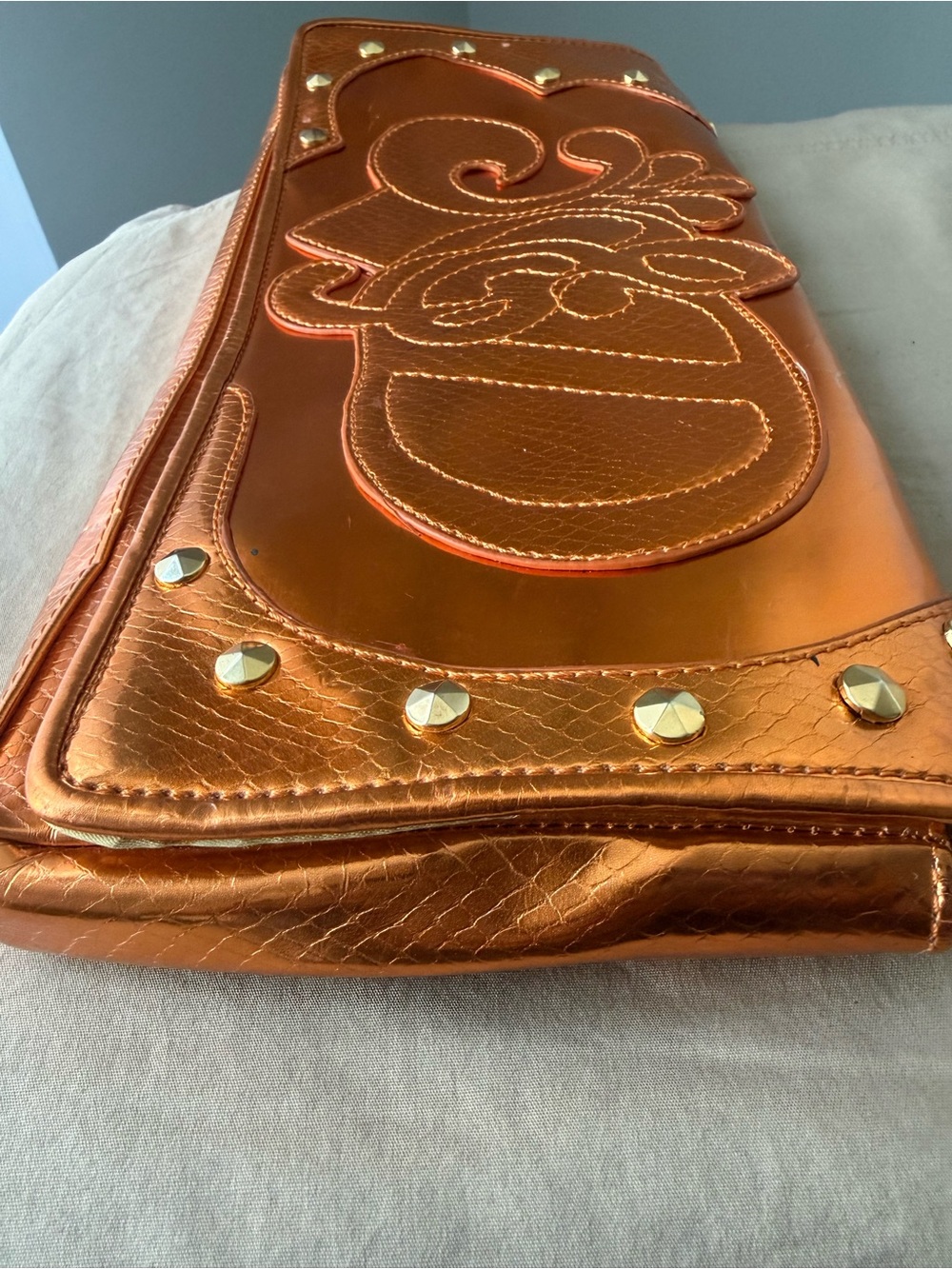Y2K House of Deréon Metallic Bronze Studded Clutch ✨ - Picture 17 of 17